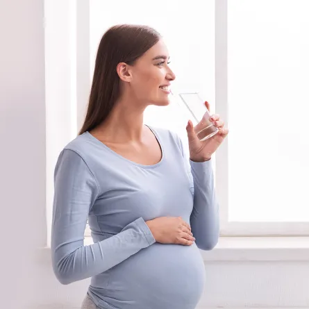 أسباب الشعور بالعطش الشديد أثناء الحمل وطرق التعامل معه