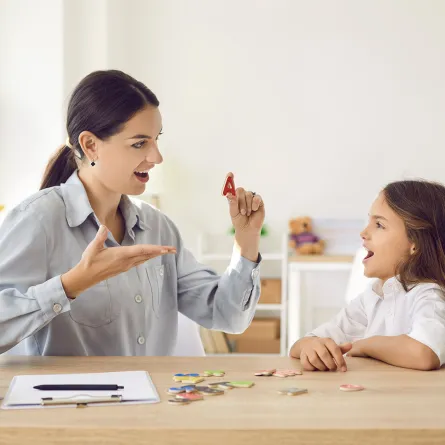 تجارب الأمهات في تأخر الكلام عند الأطفال