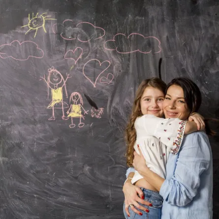 صورة أم وطفلتها