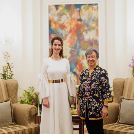 الأميرة رجوة الحسين مع عقيلة رئيس الوزراء السنغافوري السيدة هو تشينغ