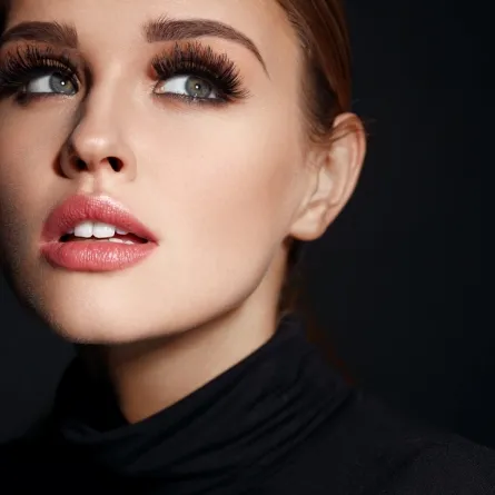 أضرار تركيب الرموش 