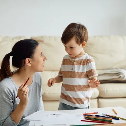 صورة أم وطفلها