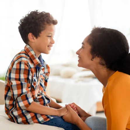 صورة أم وابنها