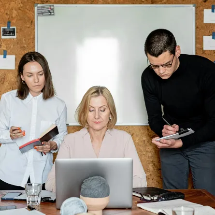 المساعد الإداري - مصدر الصورة pexels  تصوير mikhail-nilov