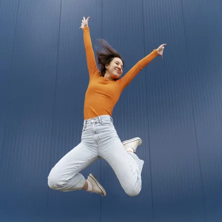 تفسير حلم الطيران بسعادة