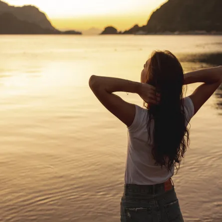 تفسير حلم شروق الشمس من بين ظلمة في المنام