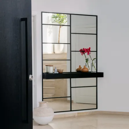 تصميم غير تقليدي للكونسول، في مدخل البيت