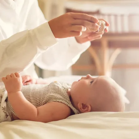 علامات تدل على أن طفلك يعاني من مشكلة في العين