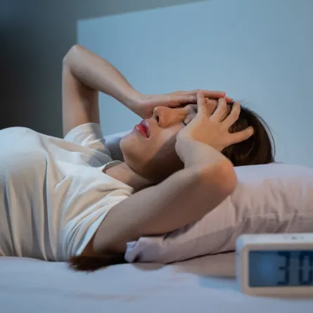 صورة لامرأة تشعر بالتعب