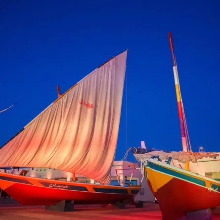 "البحر الأحمر الدولية" تُعيد إحياء الموروث البحري في مبادرة لترميم السفن الشراعية بأملج