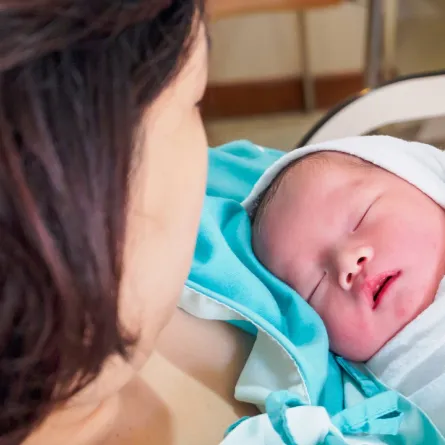 صورة لأم ورضيعها