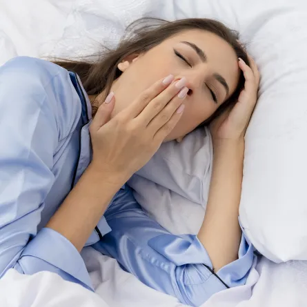 اضطرابات النوم: تجربة مريضة تركض تحت الغطاء ومرضها خطير