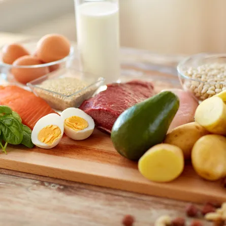 أنواع البروتين الطبيعي ومصادره لتلبية احتياجات الجسم مع اختصاصية