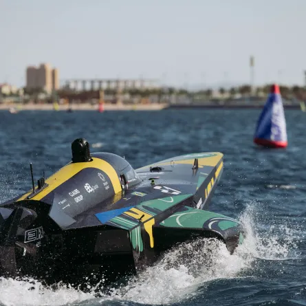 جدة تشهد انطلاق الجولة الأولى من بطولة العالم للقوارب الكهربائية السريعة "E1"