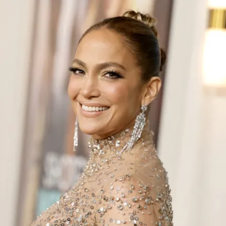 جينيفر لوبيز في هوليوود، كاليفورنيا (Jennifer Lopez in Hollywood, California). مصدر الصورة:  Emma McIntyre/Getty Images/AFP