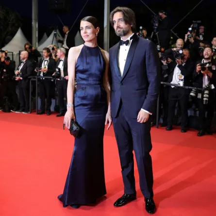 تشارلوت كاسيراغي وديميتري راسام في مهرجان كان 2022 (Charlotte Casiraghi and her husband Dimitri Rassam at the Cannes Film Festival). مصدر الصورة: Valery HACHE / AFP