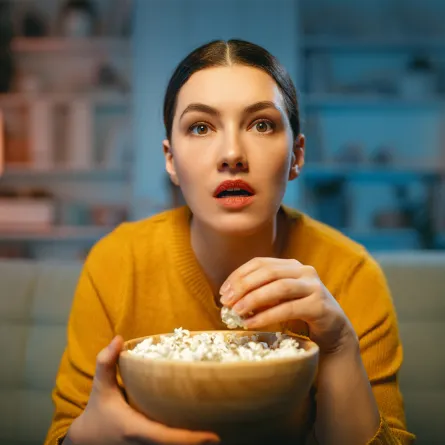 محاذير الأكل خلال مشاهدة التلفاز 