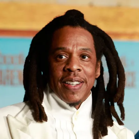 جاي زي في متحف الأكاديمية بلوس أنجلوس (Jay-Z at the Academy Museum in Los Angeles). مصدر الصورة: Michael