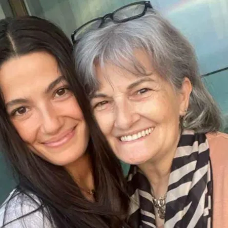 تارا عماد ووالدتها الراحلة - الصورة من حساب تارا عماد على انستغرام