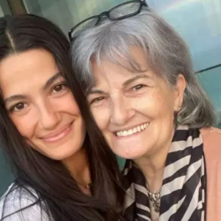تارا عماد ووالدتها الراحلة - الصورة من حساب تارا عماد على إنستغرام