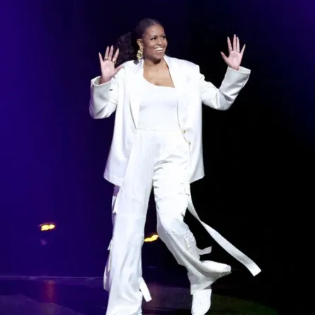 ميشيل أوباما في أنغليوود، كاليفورنيا (Michelle Obama in Inglewood, California). مصدر الصورة: Amy Sussman/Getty Images for ABA/AFP