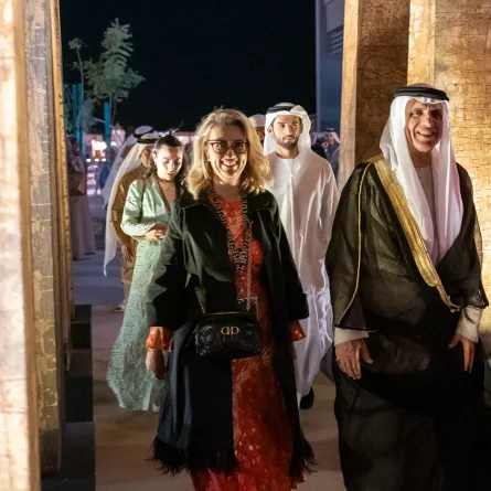 الشيخ سعود بن صقر القاسمي يفتتح مهرجان فن رأس الخيمة 2024 في قرية الجزيرة الحمراء التراثية