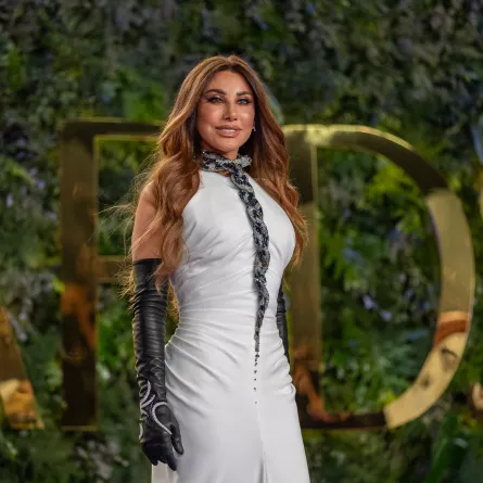 نجوى كرم بإطلالة بيضاء ملوكية 