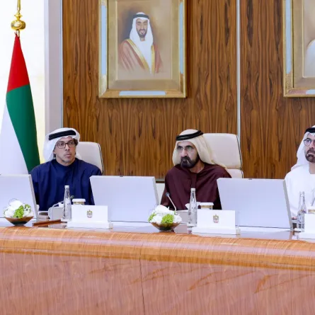 الشيخ محمد بن راشد يطلع على الخطة الوطنية للقوانين والتشريعات - الصورة من حساب الشيخ محمد بن راشد على منصة إكس