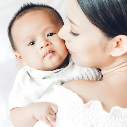 صورة لأم وطفلها