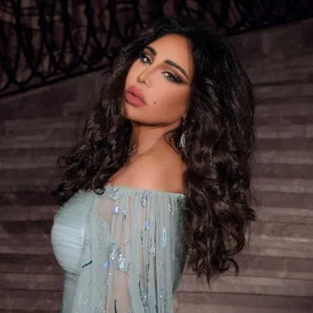 أحلام-  الصورة من حسابها  على الانستغرام