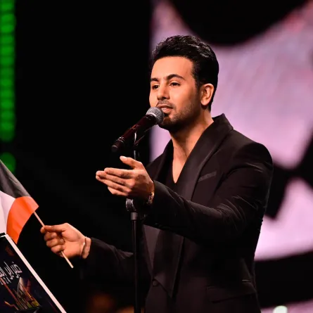 المطرب فؤاد عبد الواحد من حفل فبراير الكويت - الصورة من حساب "روتانا لايف" على "X"