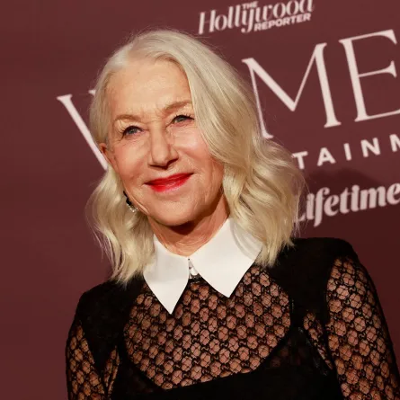 هيلين ميرين في بيفرلي هيلز، كاليفورنيا (Helen Mirren in Beverly Hills, California). مصدر الصورة: Michael Tran / AFP