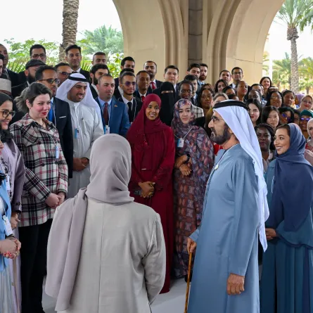 الشيخ محمد بن راشد يشهد تخريج منتسبي برنامجي المدراء الحكوميين وقيادات حكومات المستقبل في العالم العربي. الصورة من wam