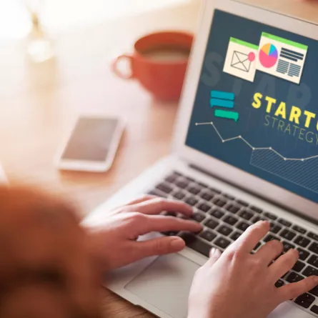 إليكِ أبرز مراحل دورة حياة المشروع وأهم مخرجاتها - مصدر الصورة من : Adobestock