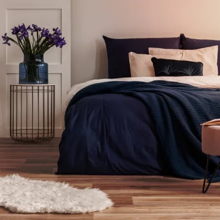 البرقوقي  لون مميز لديكورات غرفة النوم