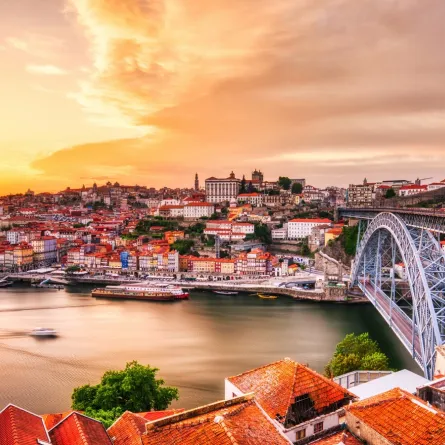 إطلالة على مدينة بورتو وقت المغيب