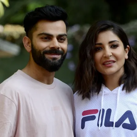 الثنائي أنوشكا شارما Anushka Sharma ولاعب الكريكيت فيرات كوهلي Virat Kohli - (مصدر الصورة: SUJIT JAISWAL AFP) 
