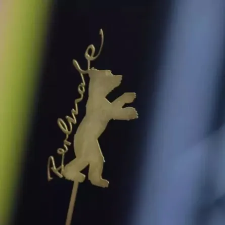 شعار مهرجان برلين السينمائي الدولي. مصدر الصورة: AFP / Tobias SCHWARZ