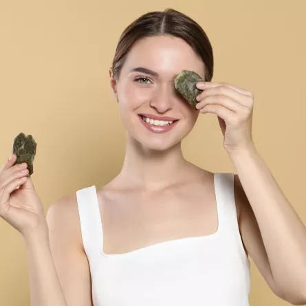 فوائد الشاي الأخضر للوجه قبل النوم