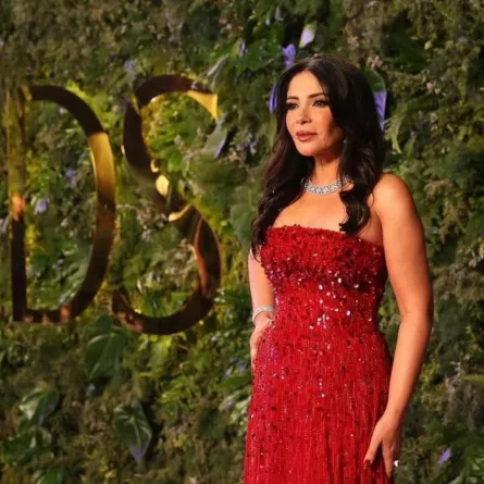 منى زكي- الصورة من المركز الإعلامي لـ mbc