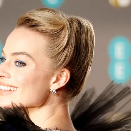 تسريحات شعر النجمات في حفل توزيع جوائز البافتا