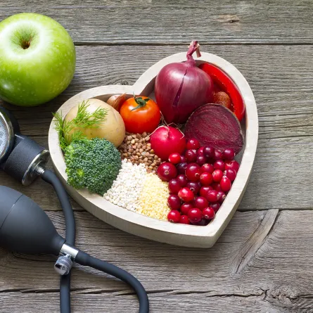 ما هي العناصر الغذائية التي تساهم في خفض الكولسترول لصحة سليمة؟