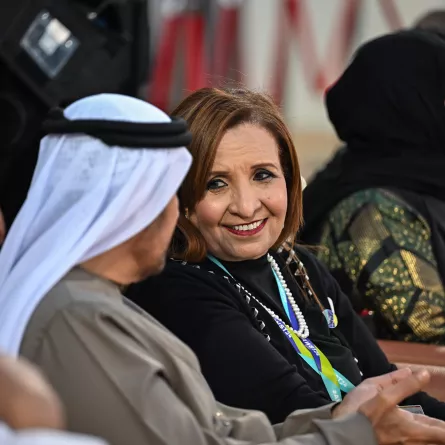 الشيخة حياة بنت عبد العزيز آل خليفة أثناء حضورها منافسات ألعاب القوى بدورة الألعاب للأندية العربية للسيدات 2024