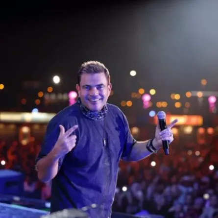 عمرو دياب الصورة من حسابه على انستغرام