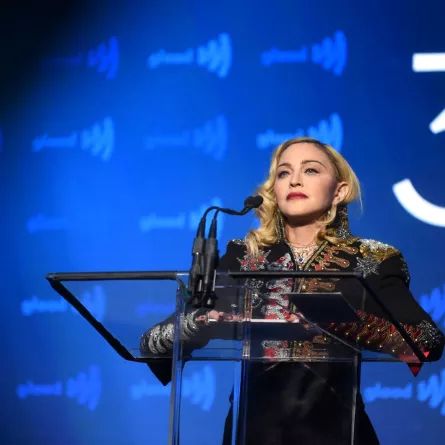 مادونا خلال حفل توزيع جوائز GLAAD Media السنوي الثلاثين في نيويورك (Madonna during GLAAD Media Awards New York). مصدر الصورة: Jamie McCarthy/Getty Images for GLAAD/AFP