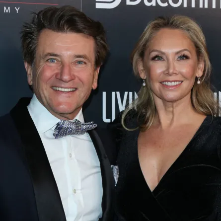 روبرت هيرجافيك و كيم جونسون Robert Herjavec and Kym Johnson في حفل Aviation Awards (مصدر الصورة:  Getty Images via AFP / GETTY IMAGES NORTH AMERICA / Paul Archuleta)