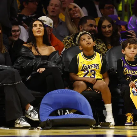 كيم كارداشيان Kim Kardashian في مباراة الـNBA (مصدر الصورة: RONALD MARTINEZ / GETTY IMAGES NORTH AMERICA / Getty Images via AFP)
