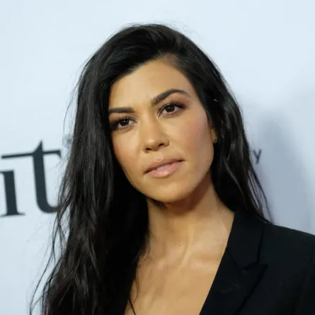 كورتني كارداشيان في مسرح صيني بهوليوود (Kourtney Kardashian at the Chinese theatre in Hollywood) -مصدر الصورة: CHRIS DELMAS / AFP