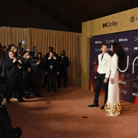 زيندايا وأوستن باتلر Zendaya and Austin Butler في عرض “Dune: Part Two”.. (مصدر الصورة: by ANGELA WEISS / AFP)