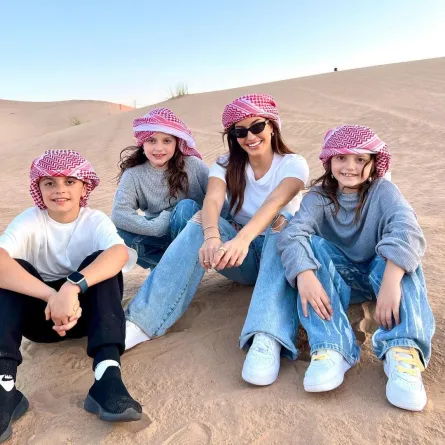 كارن وازن مع أولادها- الصورة من حسابها على انستغرام